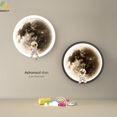 中国 Creative Cartoon Moon Astronaut Wall Lamp Bedroom Bedside Lamp For TV Background Hallway 販売のため