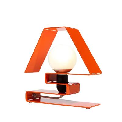 Κίνα Postmodern creative personality iron table lamp living room bedroom decoration table light προς πώληση