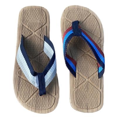 China Men's flip flops printed with fabric and wood grain soles for sale