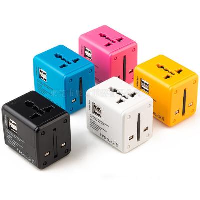 中国 Universal Travel Plug Adapter With Type C Smart USB Charger Electrical 販売のため