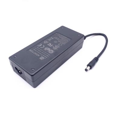 China Laptop Universalstromadapter AC DC 12V 60W 5A mit 0,2m Gleichstromkabel zu verkaufen