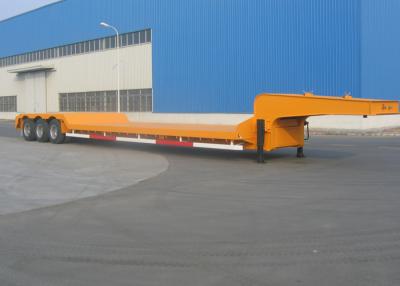 China Kohlenstoffstahl 16m Gooseneck Low Loader Trailer mit drei Achsen 50T Kapazität zu verkaufen