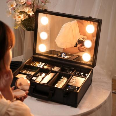 China Portable Fashion Mirror Travel Case With Light Multifunctional Makeup Case Fashionable Led Makeup Light Makeup Case for sale