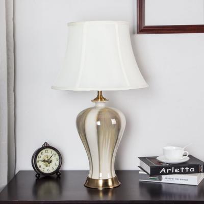 China Modern Chinese ceramic table lamp, decorative table lamp in living room and bedroom model room, ceramic table lamp. for sale