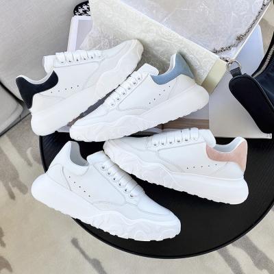 China 2020 Fashion Women's Running Sneakers Queen Designer Sport Platform Fashion White Sepatu Luxury Custom Ladies' Sweat-absorbent S Sneakers for sale