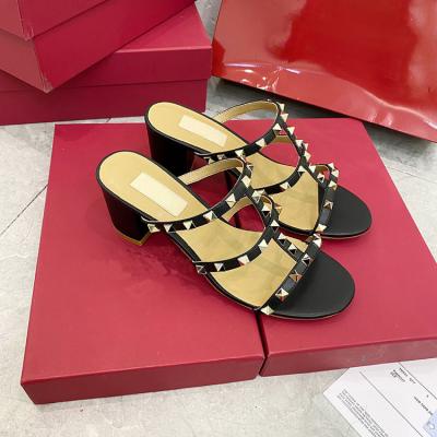 China Fashion Trend Brand Famous Designer Sexy Rivet Wedges Shape Designer Women's Summer Sandals Luxury Flat Leather Slide Ladies Heeled for sale