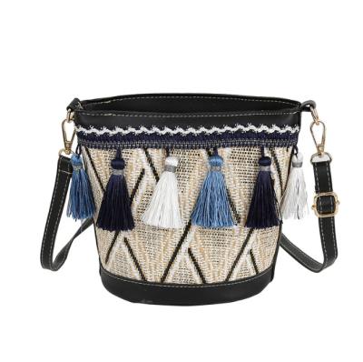 China 2022 new fashion fashion bag straw bags with tassels hot sale fashion tassels handbag for women for sale