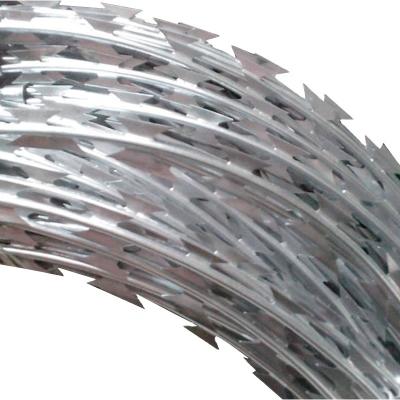 China Hot Sale 700Mm Corrosion Resistance Concertina Coil Factory Wholesale Accordion Barbed Wire Prison Barrier Rolls for sale