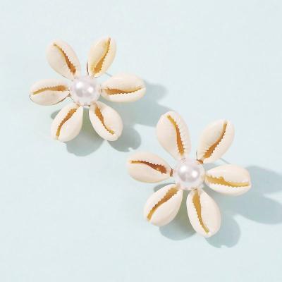 China New Fashionable Creative Pearl Shell Flower Retro Earrings Wholesale for sale