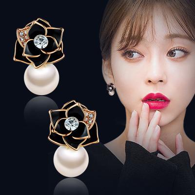 China CLASSIC black pink imitation simple temperament pearl flower atmosphere fashionable earrings for sale