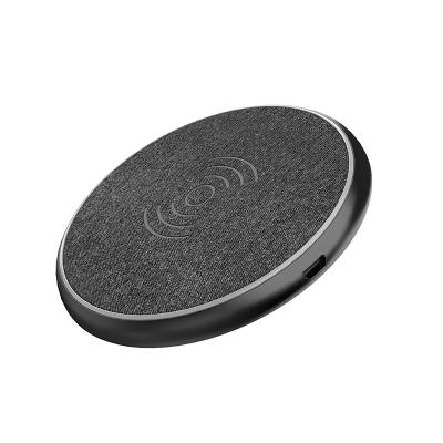 China New Design Mobile Phone Power Bank Fast Charger Wireless Charging Pad for sale