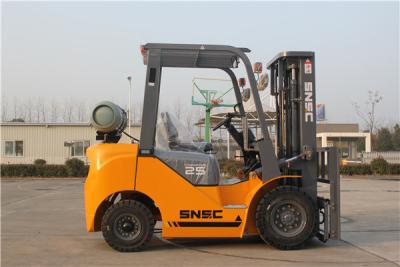 Chine États-Unis Eaton Steering Gear 2.5t LPG Gasoline Forklifter pour les performances au gaz naturel à vendre