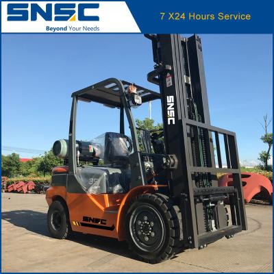 China 3.5t 35 montacargas de propano con motor Isuzu / Mitsubishi y ubicación ajustable de la cabina en venta