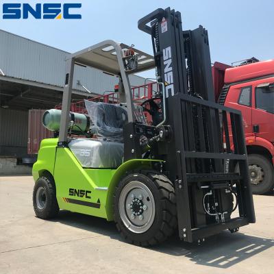 China Snsc FL35 Camión elevador de gasolina con motor Nissan K25 y opción de personalización Centro de carga de 500 mm en venta