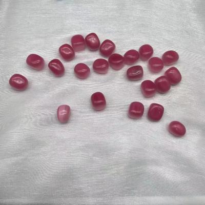 China Europe Crystal Chips Red Eye Stone Chips Healing Stones Craft Unique Gemstones Gifts Souvenir for sale