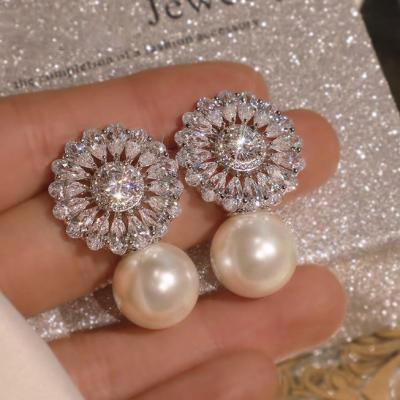 China Imitation romantic jewelry fashion elegant zircnia crystals stud earrings for women dress bride wedding pearl patry earrings for sale