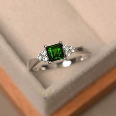 China Fashion Silver Jewelry Princess Cut Emerald Engagement Ring For Women Wedding Band Environmental Friendly Ring for sale