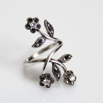 China Vintage Elegant Silver Plated Rings Long Flower With Black Diamonds And Zircon for sale