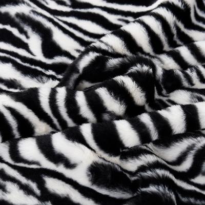 China Breathable W-068 Chinese Suppliers suppliers textile cutting plush cover velvet sofa fabric for blanket for sale