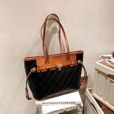 China Korean style large capacity fashionable shoulder wrap contrast color women's handbag2021New armpit bag shopping bag for sale