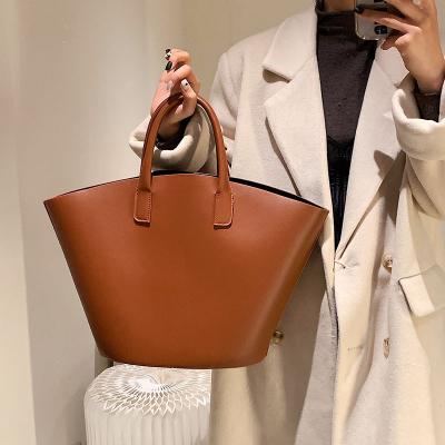 China Autumn and winter one shoulder French shopping bag solid color handbags women2021New large capacity retro fashion tote bag for sale