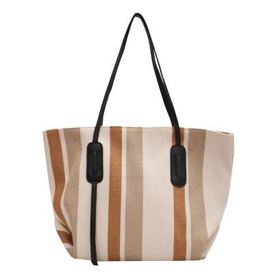 China Fashion large capacity canvas women2022Literary bag women2022Literary simple striped lazy shoulder bag autumn and winter shopping bag large for sale