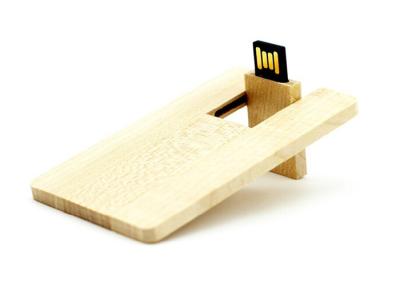 Cina Logo di legno su misura del bastone di USB della carta di credito inciso per il regalo di promozione in vendita