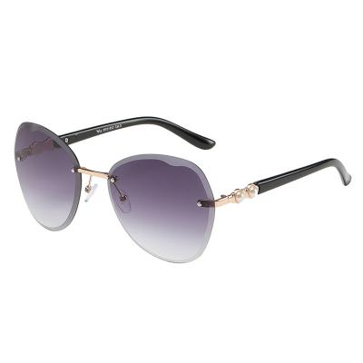 China Ease New Fashion No Frame Trendy Sunglasses For Women for sale