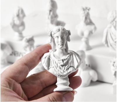 China Europe Mini Table Decoration Indoor One Piece Decorate Statue Figure Resin for sale