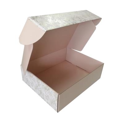 China Cheap Luxury Custom Rigid Strong Pink Shipping Boxes Recyclable With Gold Foil for sale