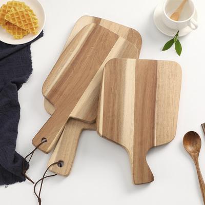 China Sustainable Creative Design Natural Acacia Wood Kitchen Cutting Cutting Board With Handle Cut Vegetable Wood Board for sale