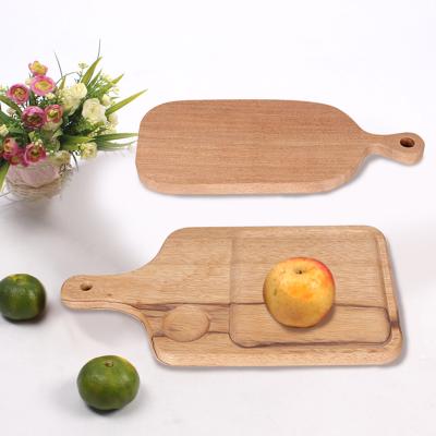 China Sustainable High Quality Kitchenware Acacia Wood Chopper For Cheese Pizza Wood Cutting Board With Handle for sale