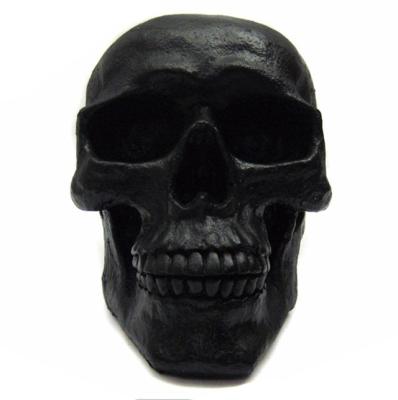 China Europe Customized Color Grinning Highly Realistic Replica Skull Statue for sale