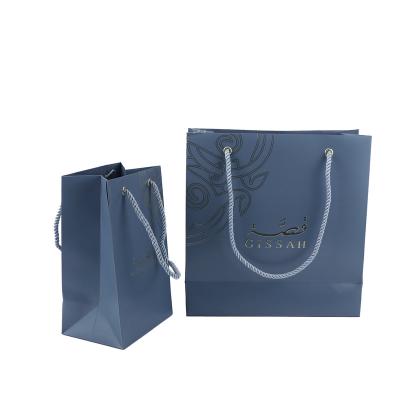 China 2022 Recyclable New Free Sample Matt Varnish Ladies Bag Clothing Eco-Friendly Tote Bags For Gifts Fashion Paper Crafts for sale