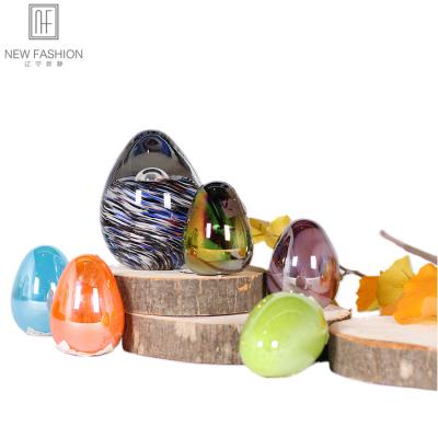 China Hand Blown Colorful Handmade Glass Easter Egg Art Toy For Easter Holiday Decoration for sale