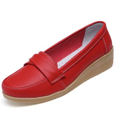 China Lightweight Minimalist Slip On Women Leather Loafers for sale