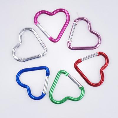 China Portable Aluminum Alloy Heart Quick Buckle Backpack External Key Chain Heart Spring Hook Love Heart Shape Carabiner for sale