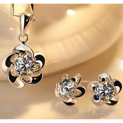 China TRENDY Women Clover Flower Jewelry Sets For Wedding Silver Plated Zircon Engaged Necklace Dangle Earrings Set Bridal Jewelry for sale