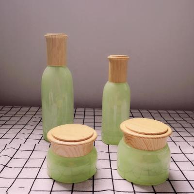 China China Supplier Personal Care Skin Care Lotion Glass Bottle And Home White Cosmetic Container With Bamboo Lid for sale