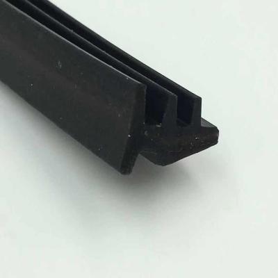 China Soundproof Rubber Door Window Boat Windshield Seal Protective Strip 26265 for sale