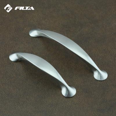 China Simple Zinc Alloy Modern Cabinet Kitchen Drawer Wardrobe Pulls Furniture Handle for sale