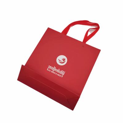 China Recycled Materials Printing Custom Paper Shopping Bags With Your Own Logo for sale