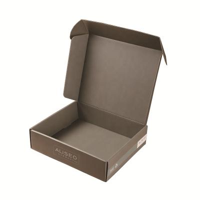 China Recyclable Custom Packaging Kraft Paper Transport Box Clothing Shop Express Airplane Box for sale