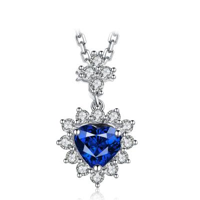 Cina Collana a forma di dello zaffiro del diamante della pietra preziosa del cuore di lusso dei gioielli con il diamante 16 in vendita