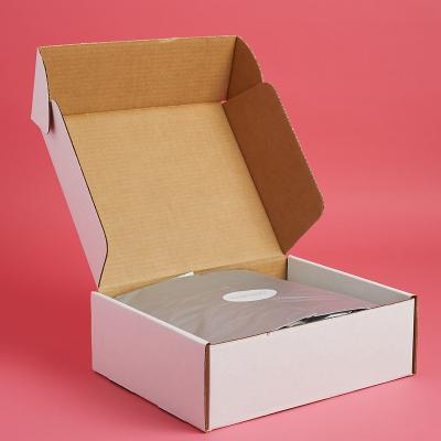 China Recyclable Custom Paper Packaging Logo Printing Corrugated Gift Announcements Shipping Boxes for sale