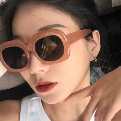 China Hot Sale Fashion Oval Street Shooting 2022 New 90s Hd Polarized Sunglasses Women for sale