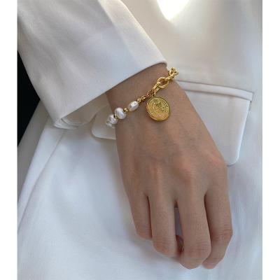 China CLASSIC Gold Stainless Steel Round Retro Pearl Pendant Irregular Freshwater Bracelet Stylish Chain Splicing Bracelet for sale