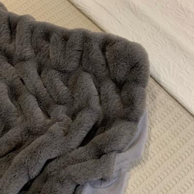 China Wholesale Luxury Custom Made 100% Single Jacquard Jacquard Mink Rabbit Faux Fur Polyester Throw Blanket Tiktok for sale