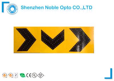 China Yellow Arrow Traffic Light Solar Power Signs 72 Hours For Train Station for sale