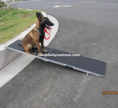 China Sustainable Aluminum Folding Dog Ramp Cheapest Price for sale